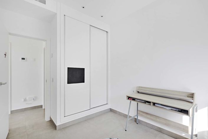 Image No.36-3 Bed Semi-Detached for sale