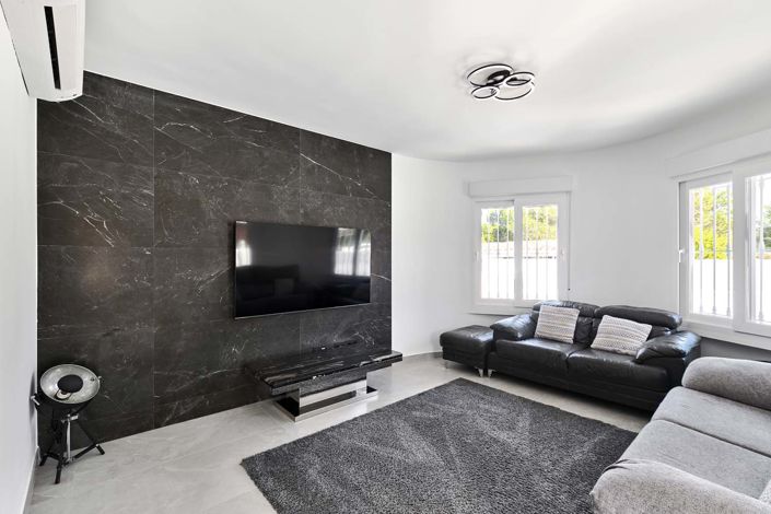 Image No.3-3 Bed Villa for sale