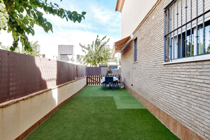 Image No.10-4 Bed Semi-Detached for sale