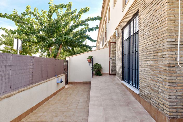 Image No.13-4 Bed Semi-Detached for sale