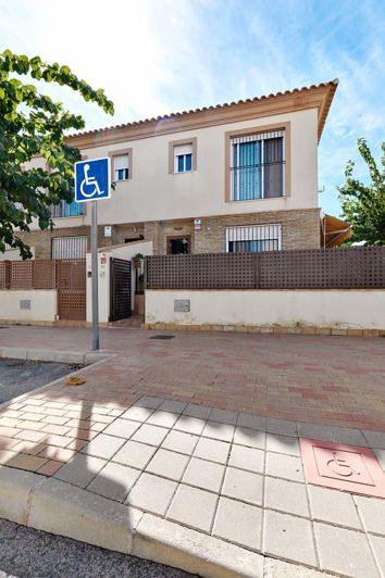 Image No.12-4 Bed Semi-Detached for sale