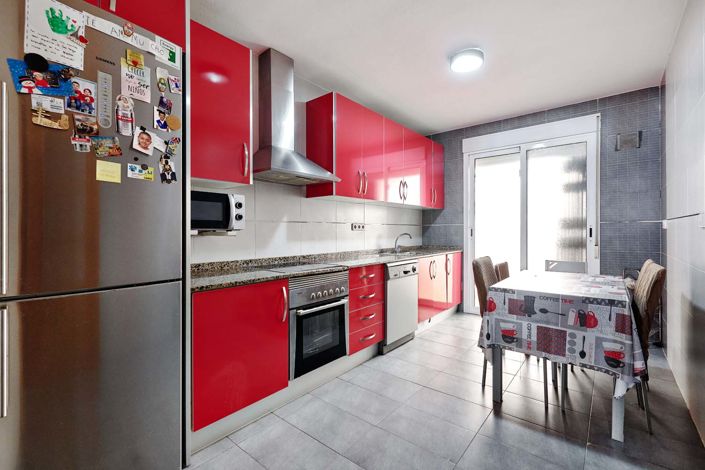 Image No.18-4 Bed Semi-Detached for sale