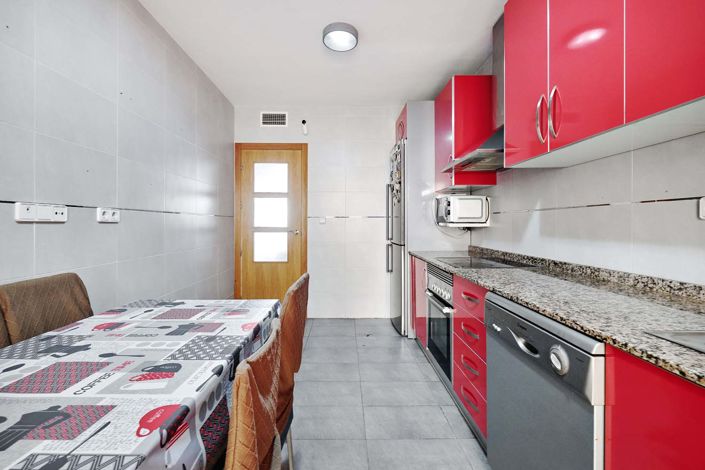 Image No.19-4 Bed Semi-Detached for sale