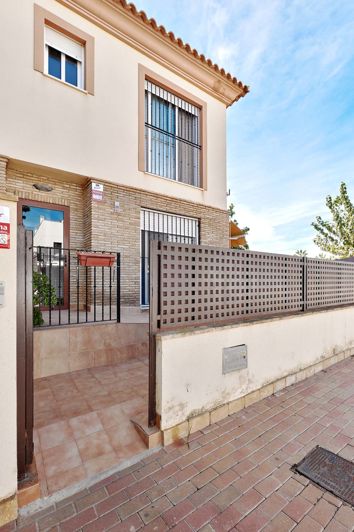 Image No.2-4 Bed Semi-Detached for sale