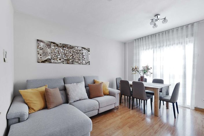 Image No.14-4 Bed Semi-Detached for sale