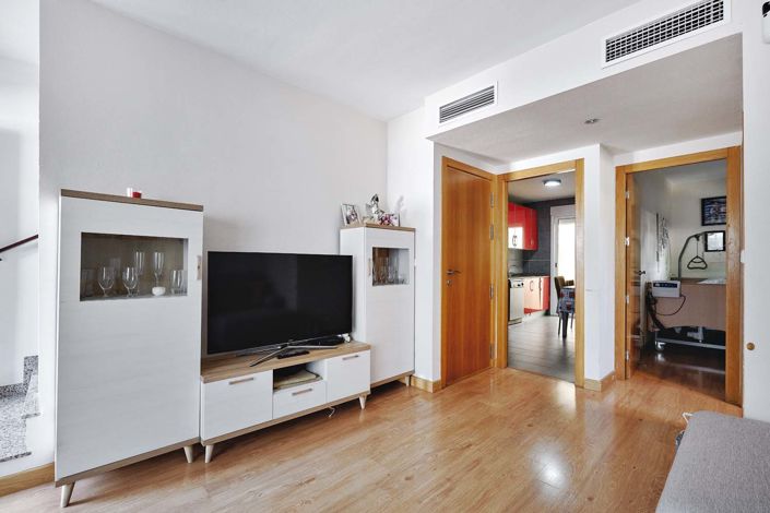 Image No.17-4 Bed Semi-Detached for sale