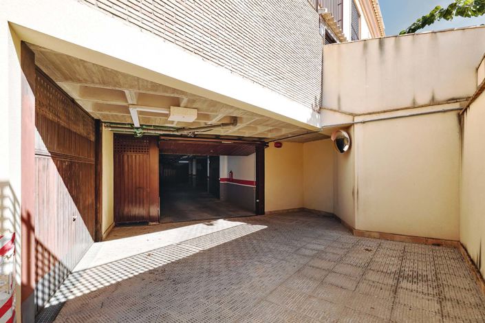 Image No.47-4 Bed Semi-Detached for sale