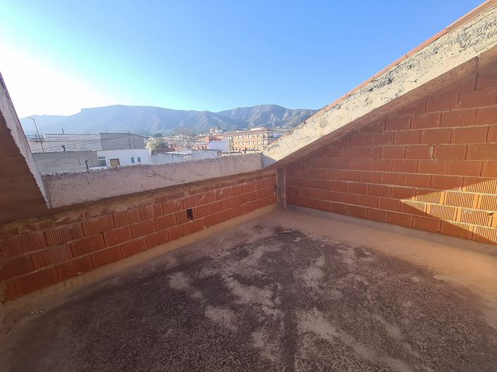 Image No.11-4 Bed Townhouse for sale