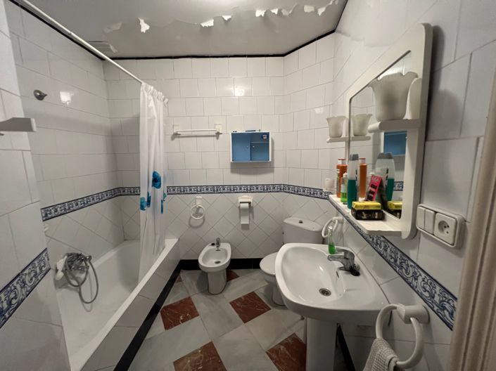 Image No.18-9 Bed Country House for sale