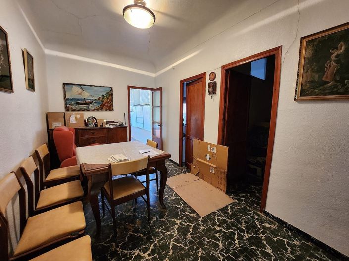 Image No.6-5 Bed Townhouse for sale