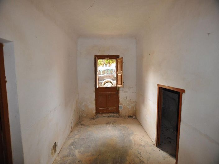 Image No.17-5 Bed House for sale