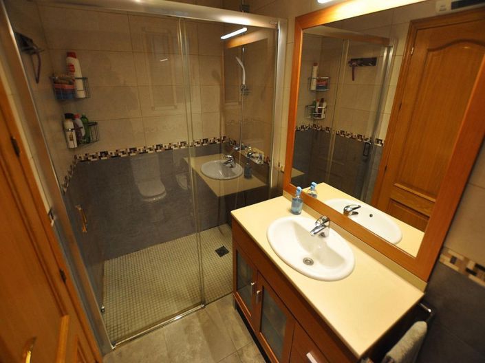 Image No.21-3 Bed Commercial for sale