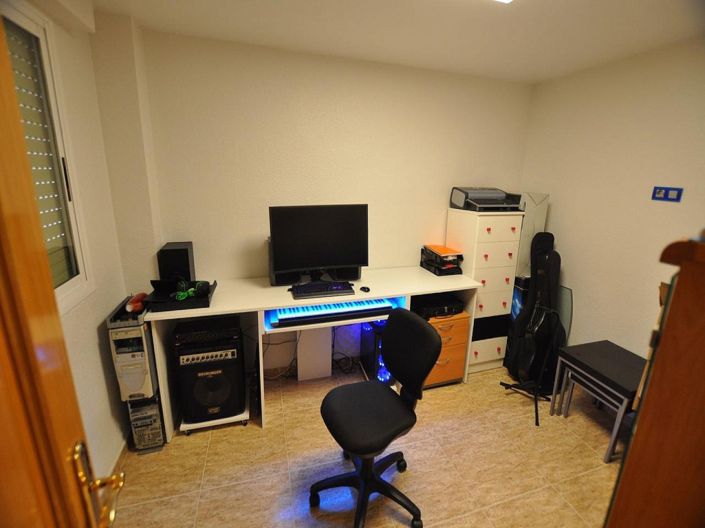 Image No.4-3 Bed Commercial for sale