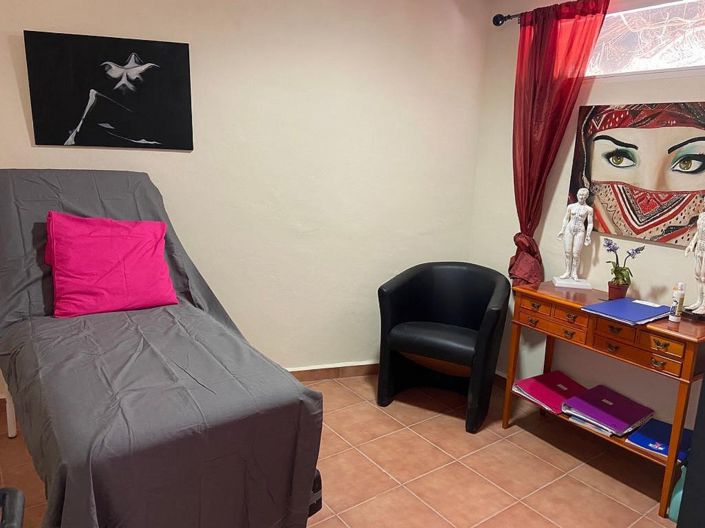 Image No.20-12 Bed Commercial for sale