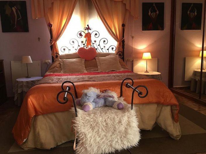 Image No.33-12 Bed Commercial for sale