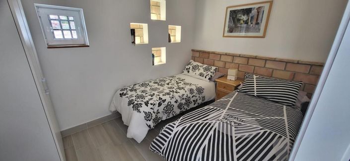 Image No.12-7 Bed Country House for sale