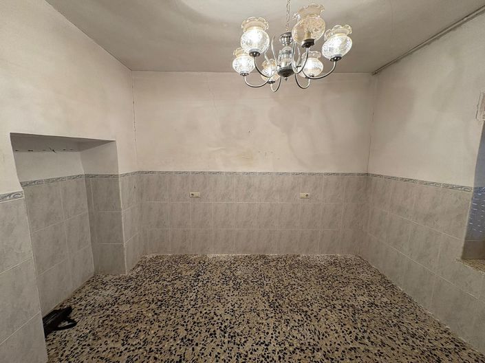 Image No.20-5 Bed Townhouse for sale