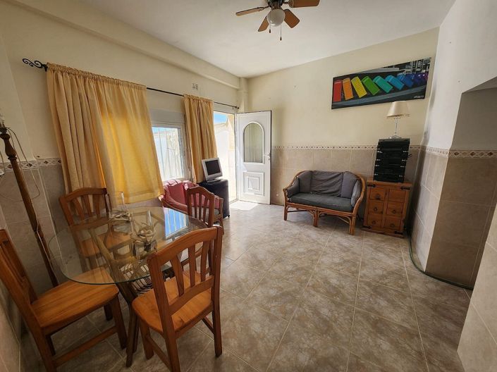 Image No.19-6 Bed House for sale