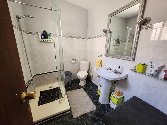 Image No.33-6 Bed House for sale