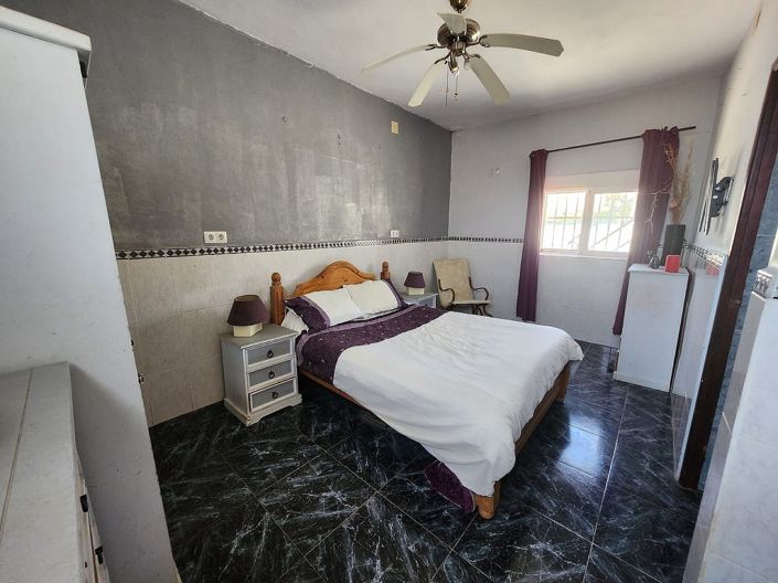 Image No.41-6 Bed House for sale