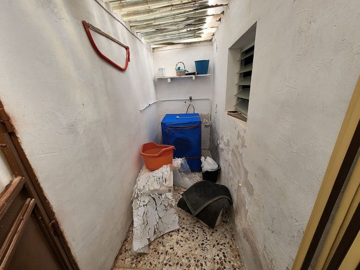 Image No.16-5 Bed Townhouse for sale