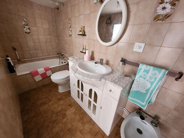 Image No.25-5 Bed Townhouse for sale