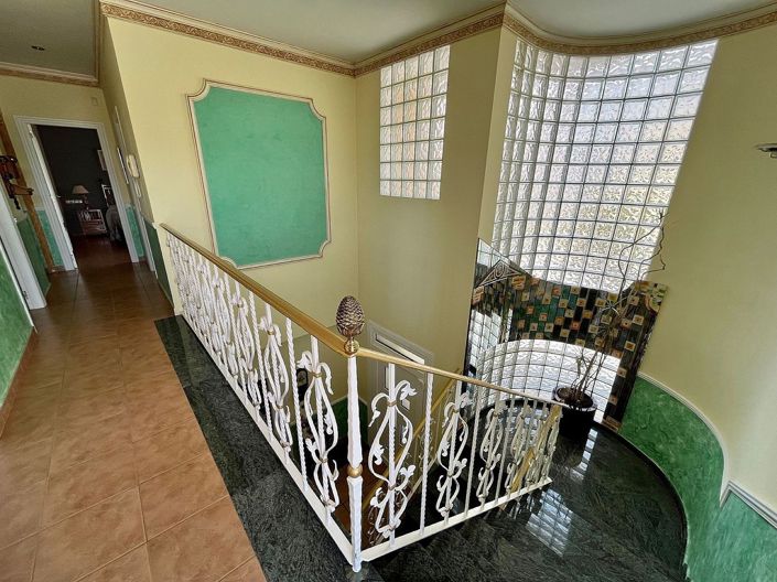 Image No.10-4 Bed Townhouse for sale