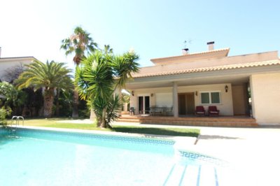 4 Bed Villa for sale