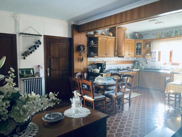 Image No.6-9 Bed Villa for sale