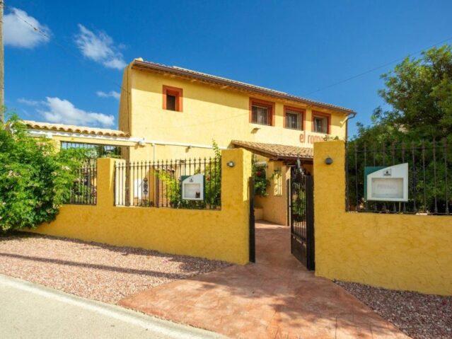 Image No.1-6 Bed Villa for sale