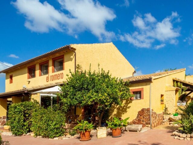 Image No.2-6 Bed Villa for sale