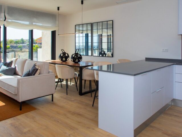 Image No.12-3 Bed Townhouse for sale