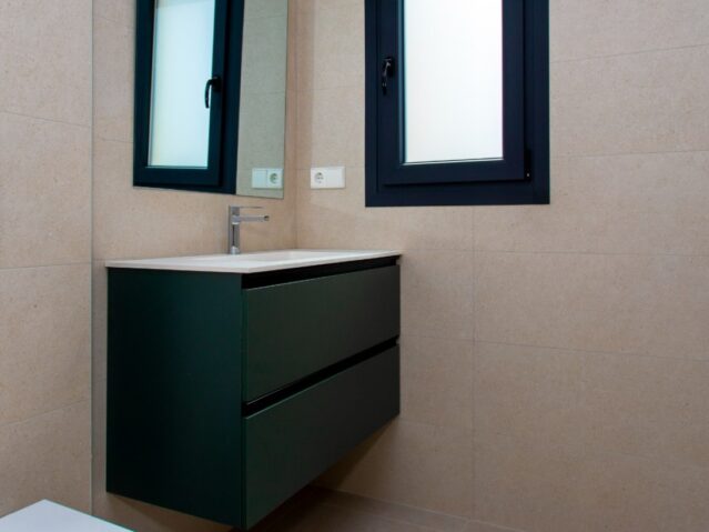 Image No.18-3 Bed Townhouse for sale