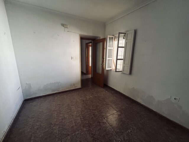 Image No.12-5 Bed Townhouse for sale