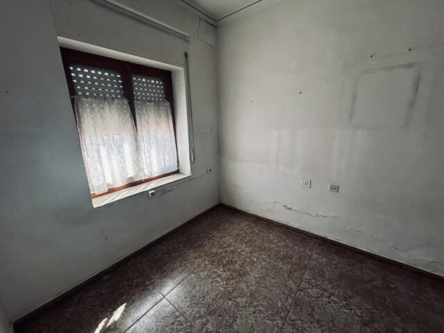 Image No.13-5 Bed Townhouse for sale