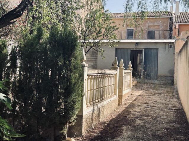 Image No.2-5 Bed Townhouse for sale