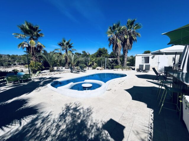 Image No.1-5 Bed Villa for sale