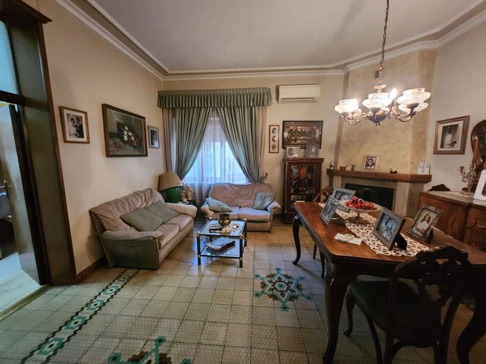 Image No.20-4 Bed Townhouse for sale