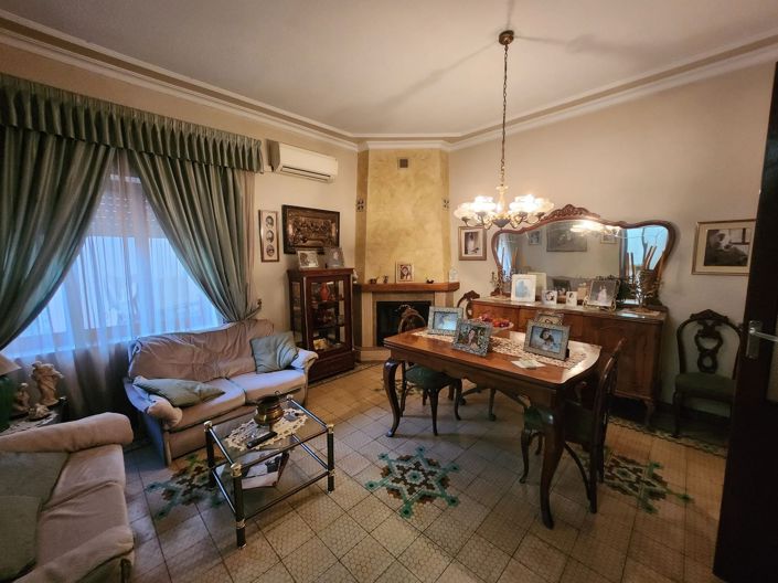 Image No.21-4 Bed Townhouse for sale