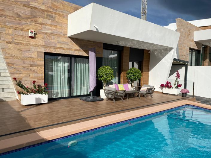 Image No.1-3 Bed Villa for sale
