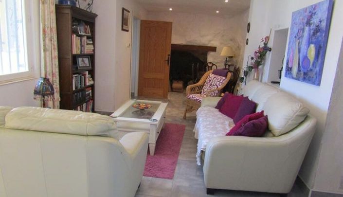 Image No.18-3 Bed House for sale