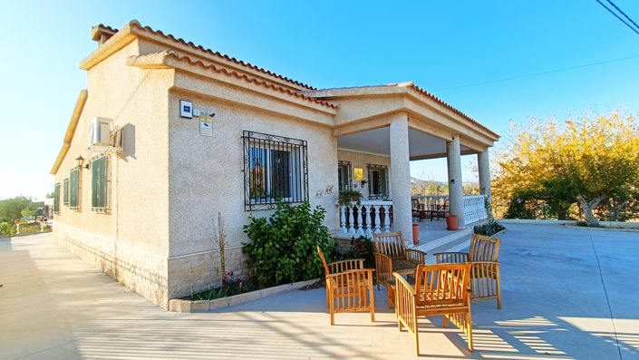 Image No.1-4 Bed Villa for sale