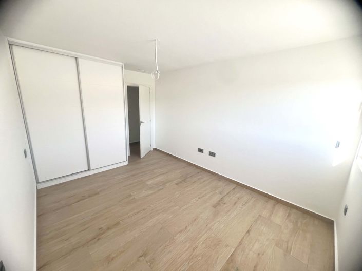 Image No.24-3 Bed Villa for sale