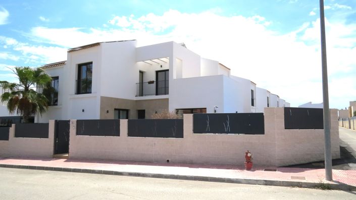 Image No.1-4 Bed Villa for sale