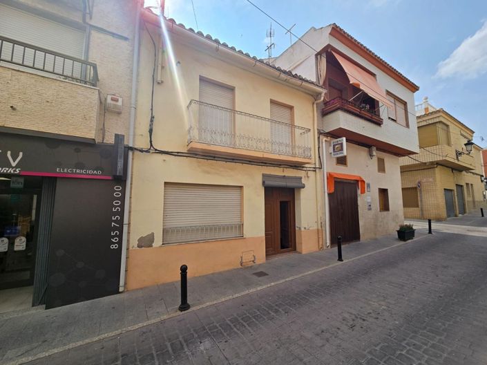 Image No.1-3 Bed Townhouse for sale