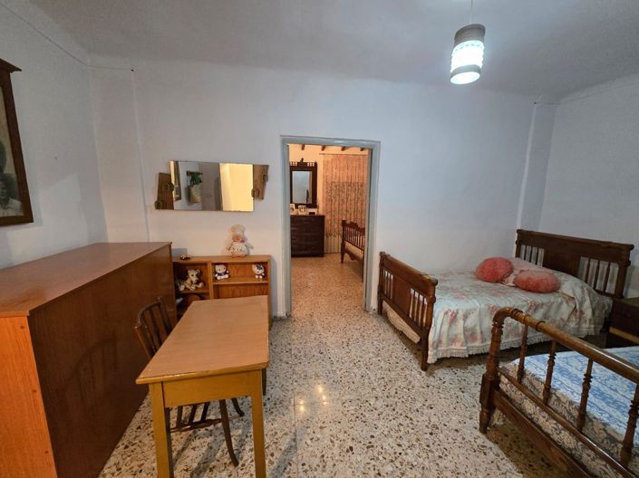 Image No.19-3 Bed Townhouse for sale