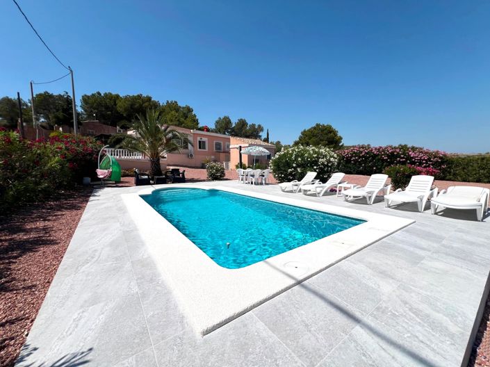 Image No.1-4 Bed Villa for sale