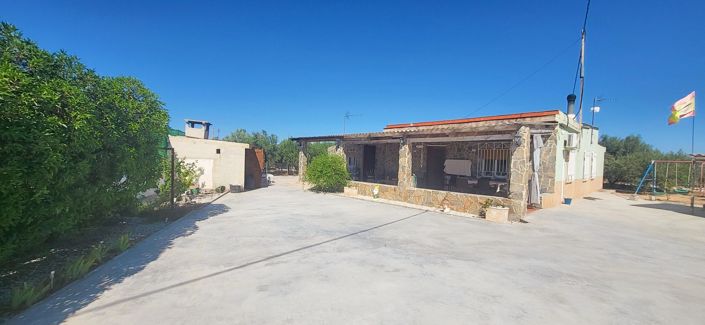 Image No.1-4 Bed Villa for sale