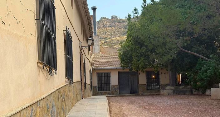 Image No.1-12 Bed Country House for sale