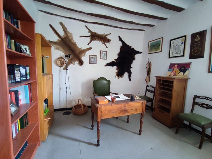 Image No.10-6 Bed Country House for sale